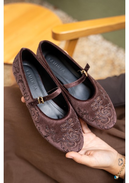 Semy Acı Kahve Nakış Detaylı Babet