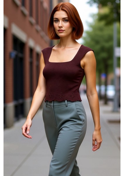 Kadın Triko Üst Kare Yaka Kolsuz Etek Ucu Detaylı Fitted Kesim Günlük ve Şık Seçenek Kaliteli fırsatları