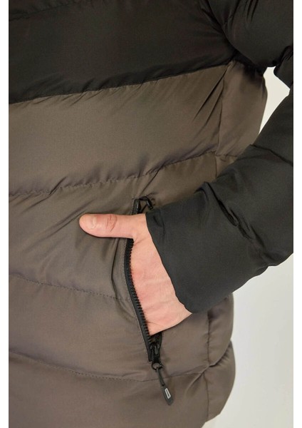 İçi Astarlı Su ve Rüzgar Geçirmez Cepli Kapüşonlu Erkek Mont indirimleri