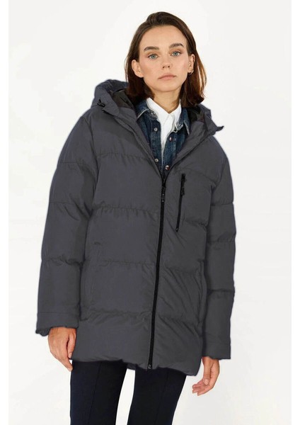 İçi Astarlı Su ve Rüzgar Geçirmez Cepli Kapüşonlu Kadın Mont