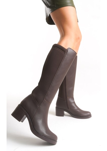Acı Kahve Deri Görünümlü Arkası Streç Esnek Kalın Orta Yüksek Topuklu Fermuarlı Uzun Çizme