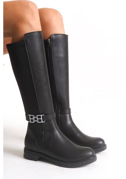 Kadın Siyah Arkası Streç Toka Detaylı Düz Kısa Topuklu Fermuarlı Uzun Çizme fiyatları