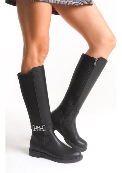 Kadın Siyah Arkası Streç Toka Detaylı Düz Kısa Topuklu Fermuarlı Uzun Çizme modelleri