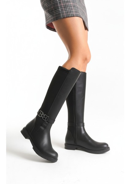 Kadın Siyah Arkası Streç Toka Detaylı Düz Kısa Topuklu Fermuarlı Uzun Çizme indirimleri