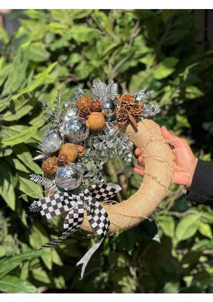 Yapay Çiçekli Kapı Süsü No:17