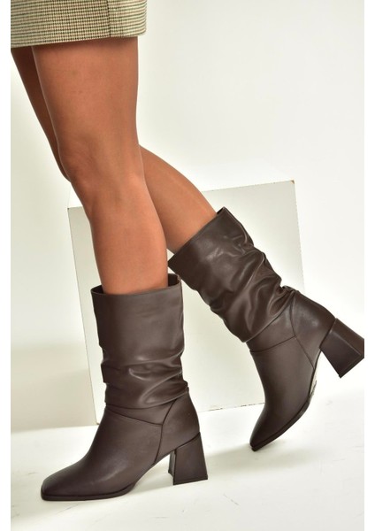 V848256709 Kahverengi Kalın Topuklu Büzgülü Kadın Bot