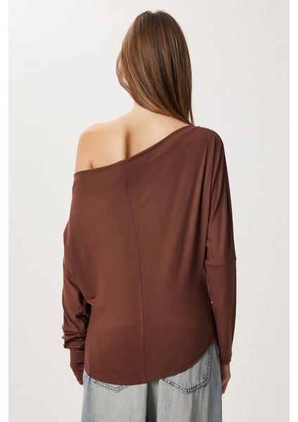 Asimetrik Yaka Dökümlü Esnek Örme Bluz LUB0309 Kahverengi indirimleri