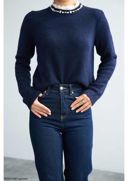 Lacivert Yakası Taş Işleme Detaylı Triko Kazak