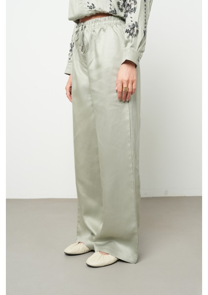 Kadın Bol Paça Beli Lastikli Bağcıklı Düz Renk Pantolon fiyatları