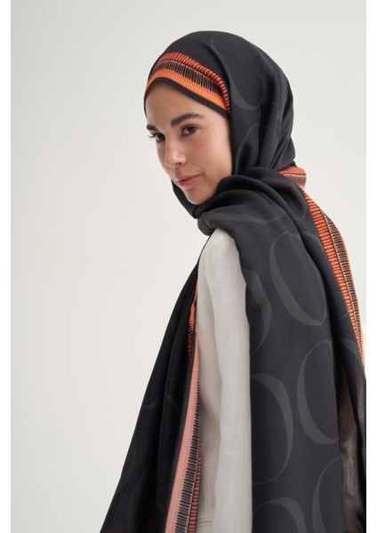 Side Monogram Floş Şal Siyah fırsatları