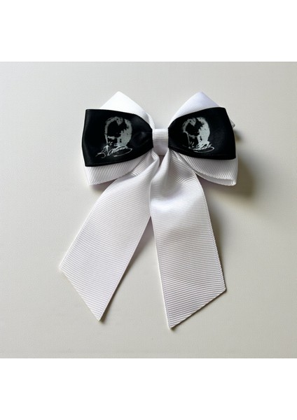 Beyaz Renk Atatürk Portreli Kuyruklu Klipsli Toka