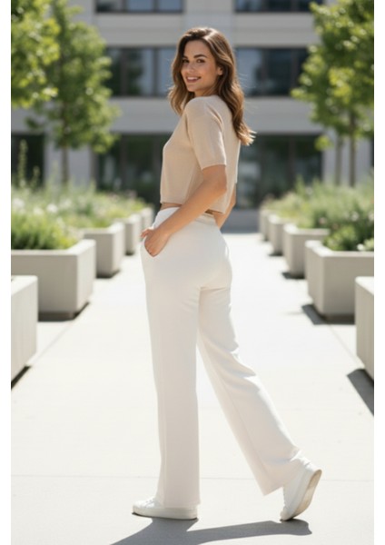 Pamuklu Kadın Eşofman Altı Ekru Flare Fit Geniş Paça İpli Cepli Esnek Rahat Kesim Yumuşak Likralı fırsatları