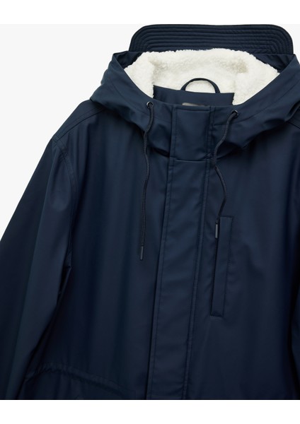 Kapaklı Cep Detaylı Bağcıklı Kapüşonlu Uzun Yağmurluk indirimleri