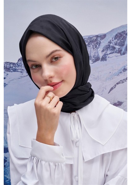 Küpçizgi Jakar Italyan Ipekli Şal Siyah