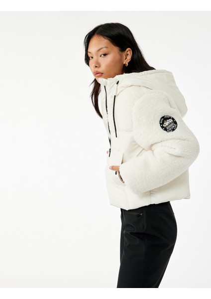 Kapüşonlu Uzun Kollu Peluş Detaylı Baskılı Şişme Mont fiyatları