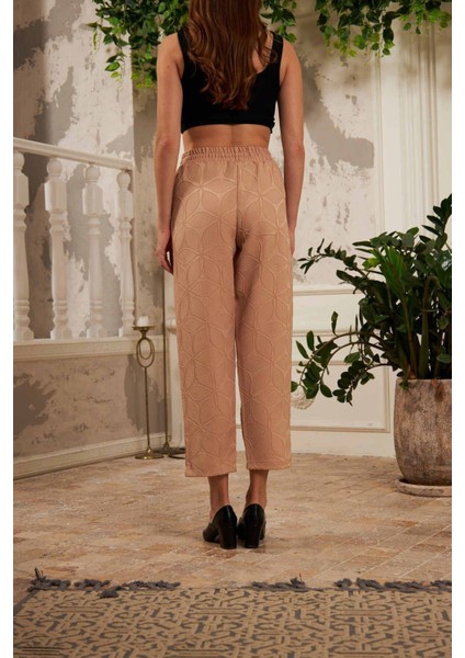Kadın Beli Lastikli Rahat Kalıp Desenli Pantolon fiyatları