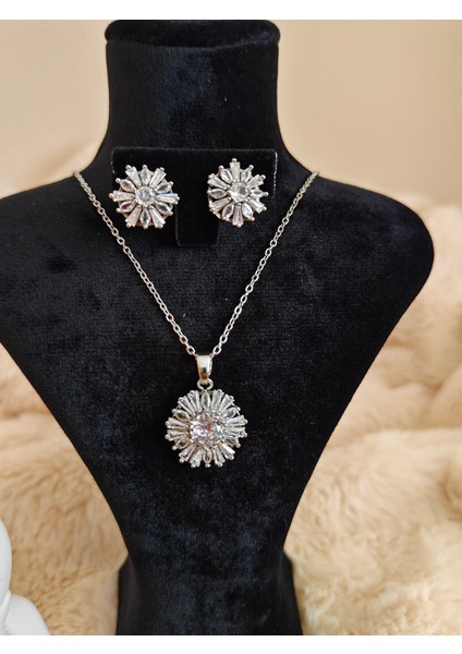 Çiçek Formlu Zirkon Taşlı Çelik Kolye & Küpe Seti