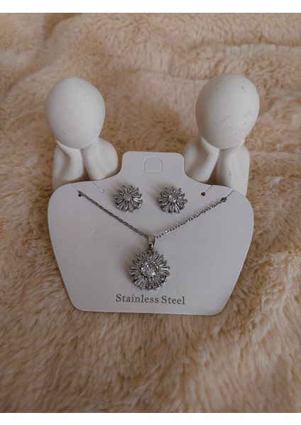 Çiçek Formlu Zirkon Taşlı Çelik Kolye & Küpe Seti fiyatları