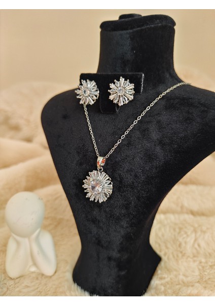 Çiçek Formlu Zirkon Taşlı Çelik Kolye & Küpe Seti fırsatları