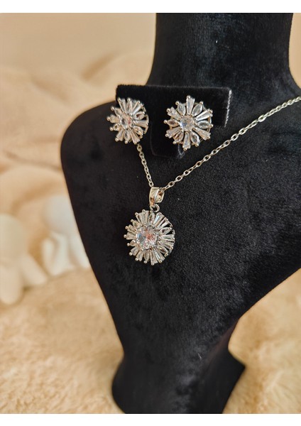 Çiçek Formlu Zirkon Taşlı Çelik Kolye & Küpe Seti indirimleri