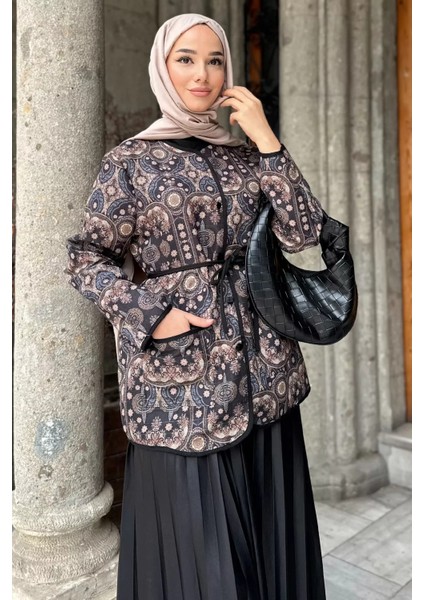 Ön Düğmeli Etnik Desen Kapitoneli Tesettür Ceket P-00018949 modelleri