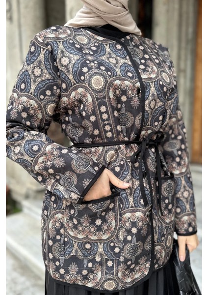 Ön Düğmeli Etnik Desen Kapitoneli Tesettür Ceket P-00018949 indirimleri