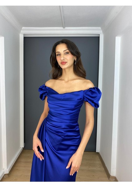 Saks Kayık Yaka Yırtmaçlı Saten Uzun Abiye Elbise modelleri