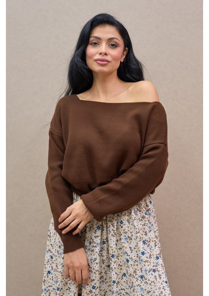 Acı Kahve Kayık Yaka Oversize Triko Kazak