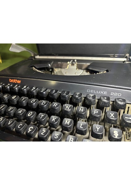 Brother Deluxe 220 Siyah Renk Çantalı Daktilo - Sorunsuz Çalışır Durumda