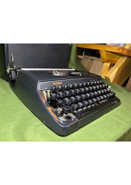 Brother Deluxe 220 Siyah Renk Çantalı Daktilo - Sorunsuz Çalışır Durumda modelleri