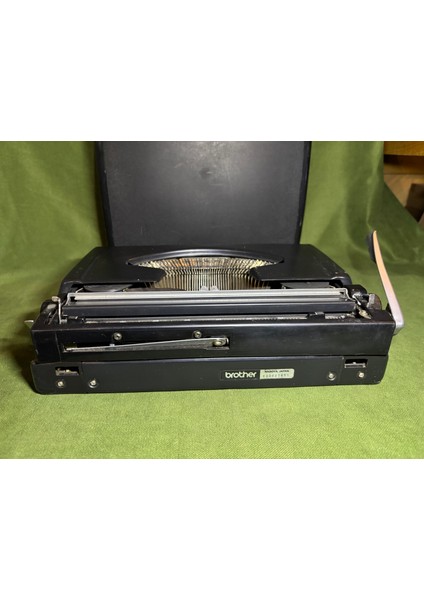 Brother Deluxe 220 Siyah Renk Çantalı Daktilo - Sorunsuz Çalışır Durumda fırsatları