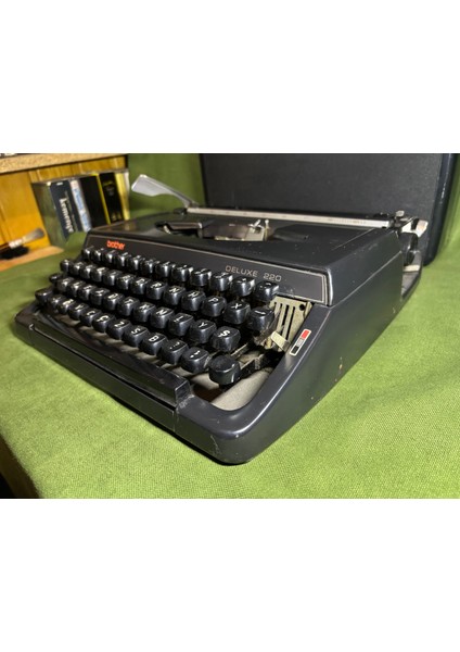 Brother Deluxe 220 Siyah Renk Çantalı Daktilo - Sorunsuz Çalışır Durumda indirimleri