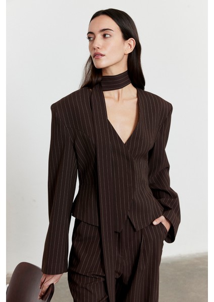 Çizgili Belden Oturmalı Fular Detay Blazer Acı Kahve fiyatları