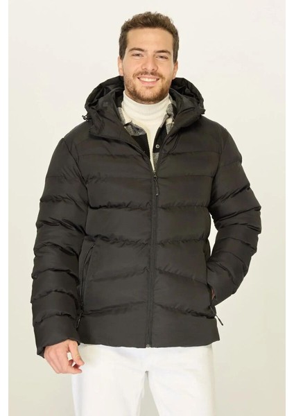 İçi Astarlı Su ve Rüzgar Geçirmez Cepli Kapüşonlu Erkek Mont