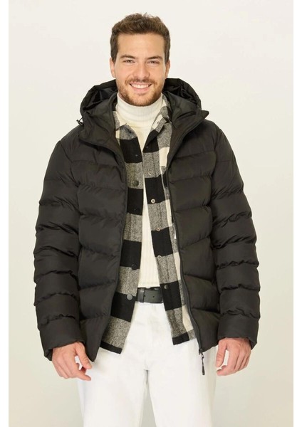 İçi Astarlı Su ve Rüzgar Geçirmez Cepli Kapüşonlu Erkek Mont fırsatları