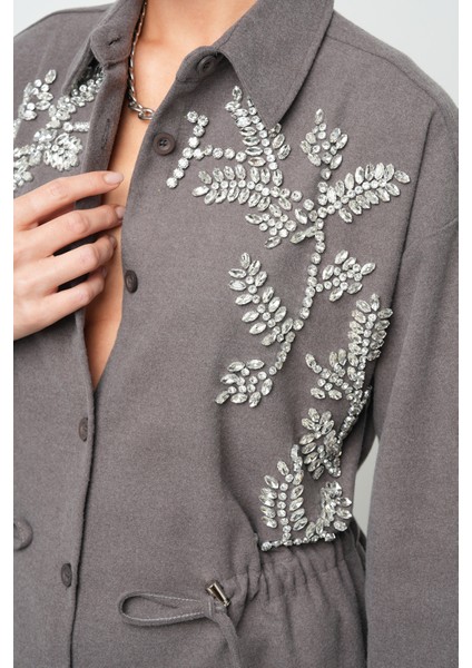 Kadın Taş Işlemeli Belden Bağlamalı Düz Renk Uzun Tesettüre Uygun Ceket modelleri