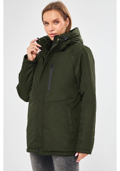 İçi Astarlı Su ve Rüzgar Geçirmez Cepli Kapüşonlu Kadın Mont fiyatları