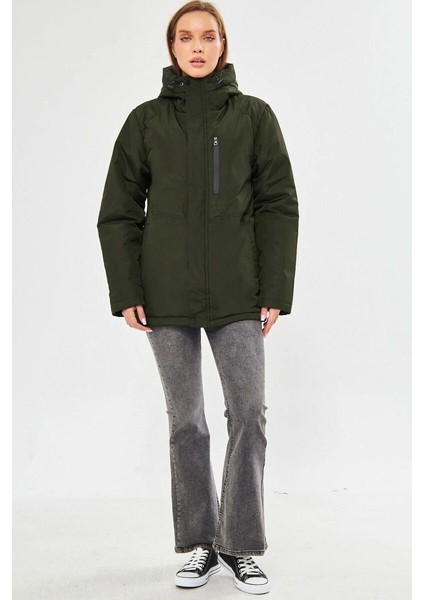 İçi Astarlı Su ve Rüzgar Geçirmez Cepli Kapüşonlu Kadın Mont modelleri