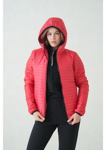 İçi Astarlı Su ve Rüzgar Geçirmez Cepli Kapüşonlu Kadın Mont fırsatları