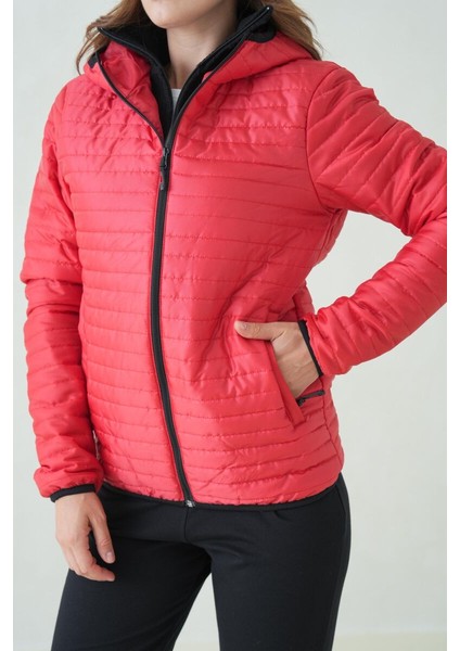 İçi Astarlı Su ve Rüzgar Geçirmez Cepli Kapüşonlu Kadın Mont indirimleri