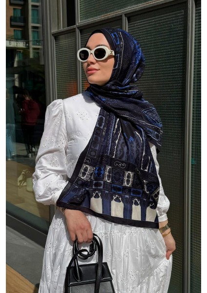 Güzide Mertcan'ın Tercihi Deep Indigo Early Ipek Şal