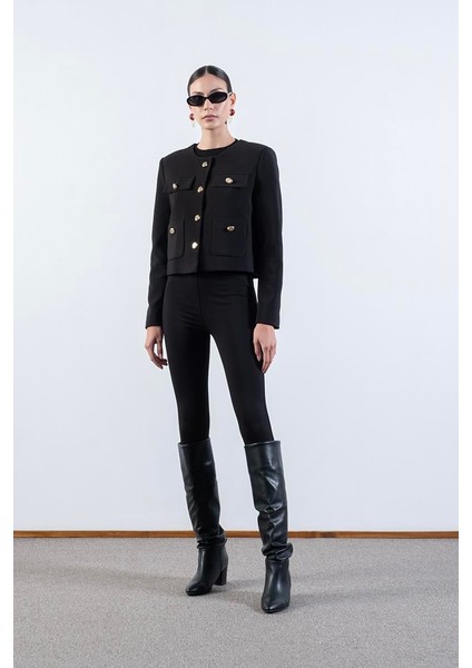 Dalciso Yakasız Cepli Düğmeli Kısa Ceket Siyah fiyatları