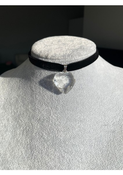 Şeffaf Kalpli Kadife Choker modelleri