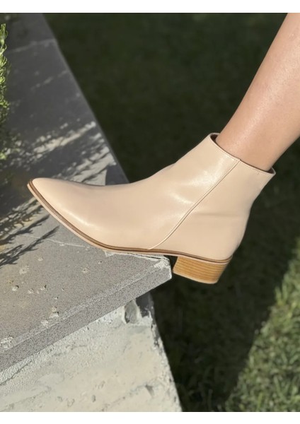 Arvella Sivri Burun Ahşap Ökçeli Kadın Bot Şehir Stil ve Konfor fiyatları