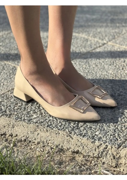Aura Büyük Numara Kadın Sivri Burun Kare Topuklu Ayakkabı