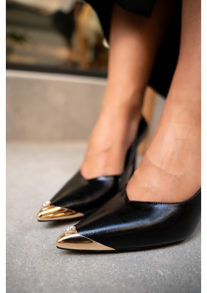 Niko Siyah Gold Aksesuarlı Topuklu Ayakkabı fırsatları