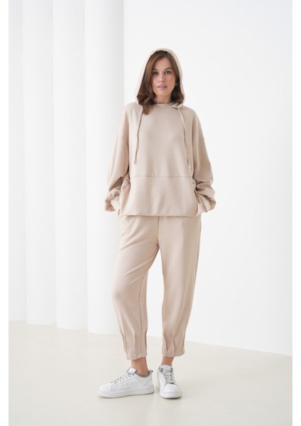 Kadın Oversize Kapüşonlu Sweatshirt Pileli Tasarım Pantolonlu Tesettüre Uygun Eşofman Takımı