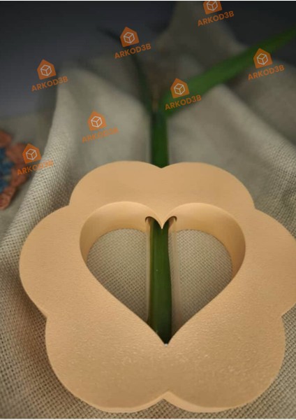 Kalp Detaylı Çiçek Vazo - Cam Tüplü Özel Tasarım fırsatları