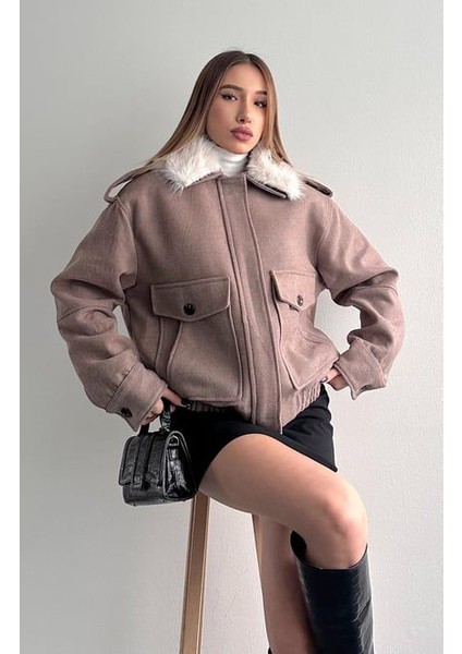 Kaşe Yaka Kürklü Mont