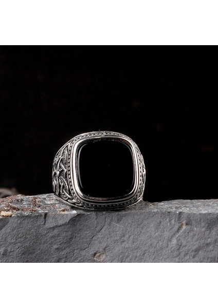 Otantik Desen Motifli Onix Taşlı 925 Ayar Gümüş Erkek Yüzük modelleri